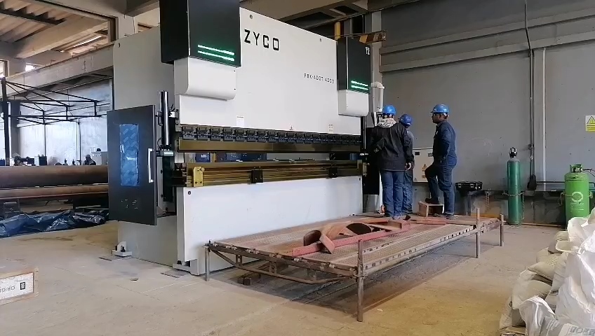 Twist axis synchronous bending machine