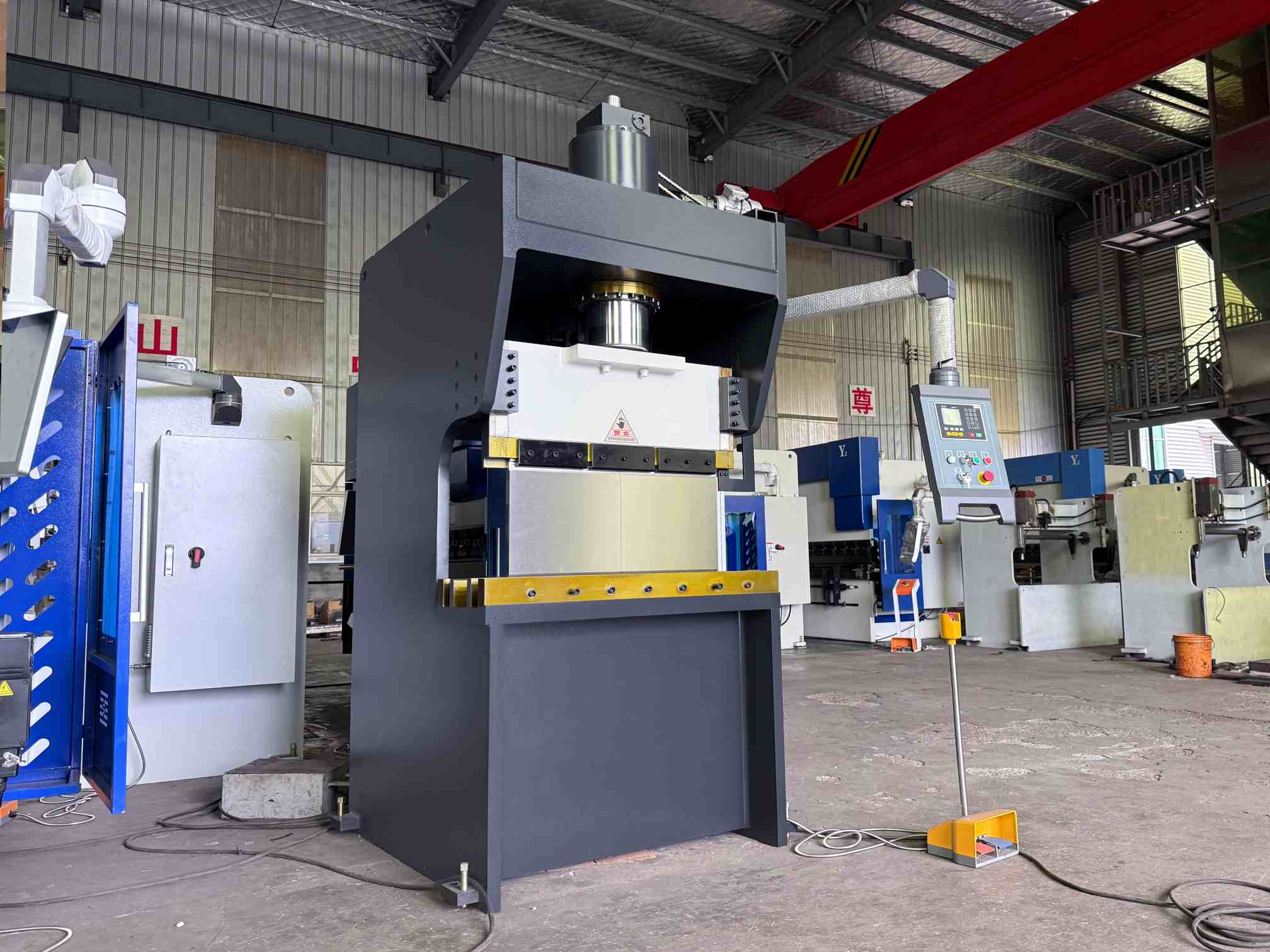 Ordinary hydraulic plate bending machine